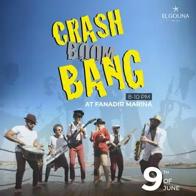 Affiche pour l'evenement musical Crash Boom Bang a la marina de Fanadir, montrant un groupe de musiciens jouant sur une jetee en bois